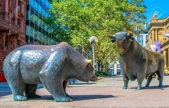 Bull and Bear sculpture outside the Frankfurt Stock Exchange